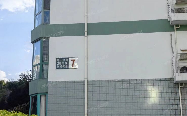 朝阳区南十里居28号院东润景枫7号楼3层3单元3B及E105、E107车位（东润枫景三期）