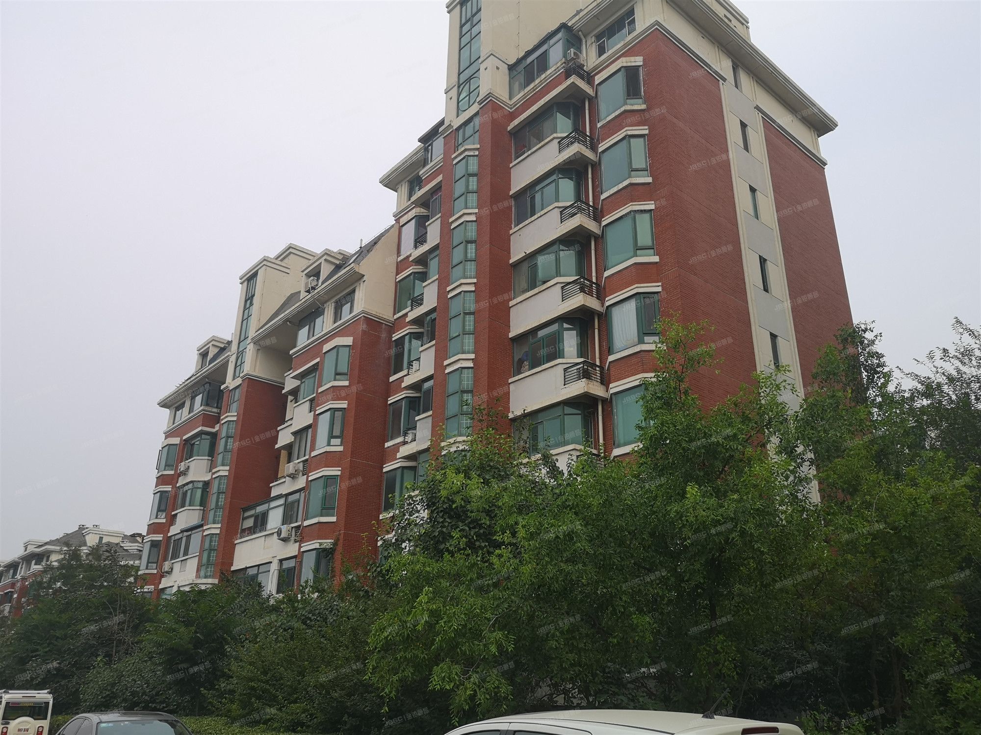 大兴区   莱茵河畔2号楼1层2单元102室