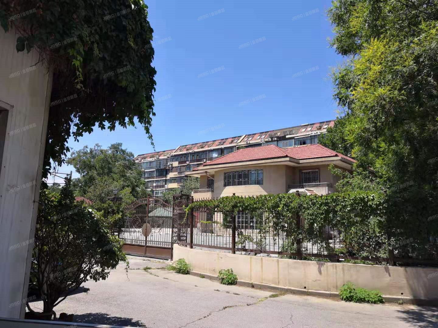 大兴区  九龙山庄15号楼1-3层  别墅 北京法拍房