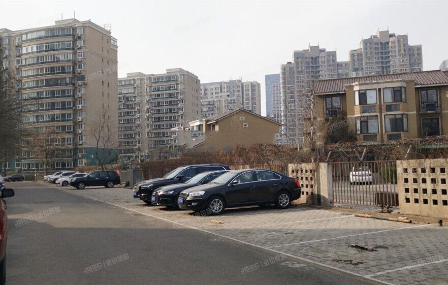 大兴区 天华园二里三区8号楼105（东晶国际公寓）