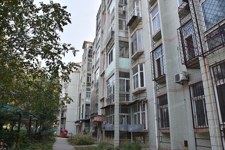 房山区韩村河镇西小区8号楼6层4-601及跃层