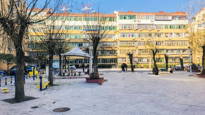 门头沟区 滨河路德露苑14号楼2层1单元201号