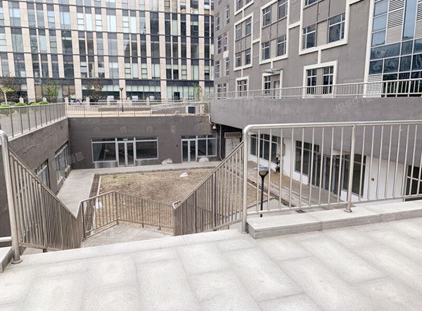 经济技术开发区荣京西街8号院1号楼-1至8层101（经开荣京道）综合楼