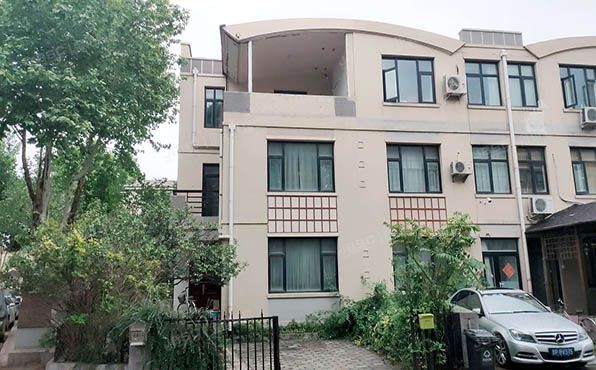 经济技术开发区 天华园三里三区13号楼1至3层1门（一栋洋房）