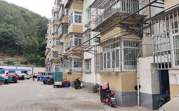 密云区 双龙集团南生活区家属楼1层1单元101号