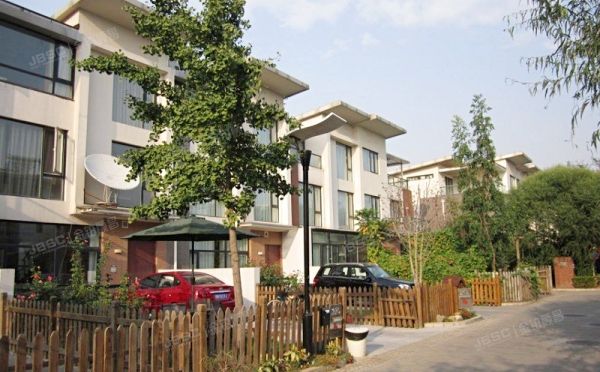 朝阳区 新锦路18号院206、208、209、210号-1至3层207号（卓锦万代）