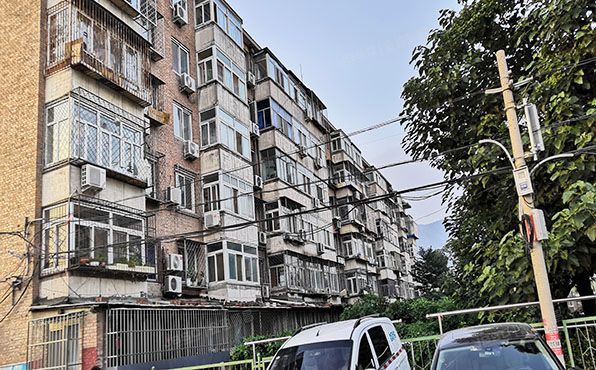 门头沟区   西宁路5号楼3层2单元303号