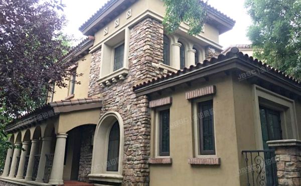 顺义区 香堤漫步庄园一区36号1至2层101（龙湖香堤漫步）独栋别墅