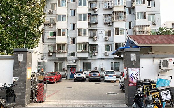 朝阳区 安外小关东街10号楼3单元302室及地下室（小关北里）