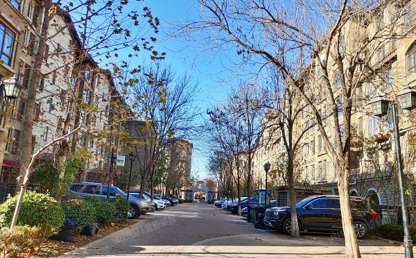 房山区 良乡东路56号院42号2层6单元202（阳光邑上）