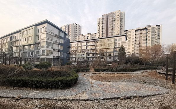 通州区 翠屏里6号楼1层111（蓝调沙龙）