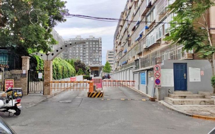 东城区 前拐棒胡同28号院1号楼8至9层B座809号（俊景苑禾风仕家）复式