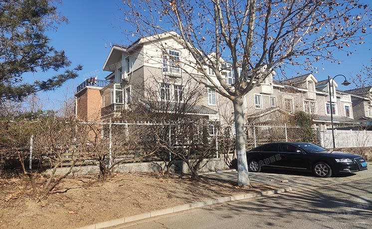 房山区 长阳镇大宁山庄一区11号楼1至3层04（大宁山庄）别墅