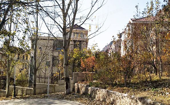 延庆区 张山营镇龙聚山庄龙聚西北区1C1至3层 别墅