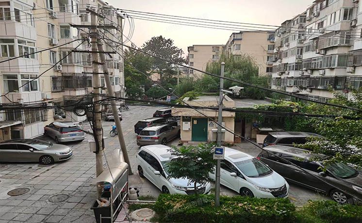 东城区 东四块玉北街1号楼3层304 房改房