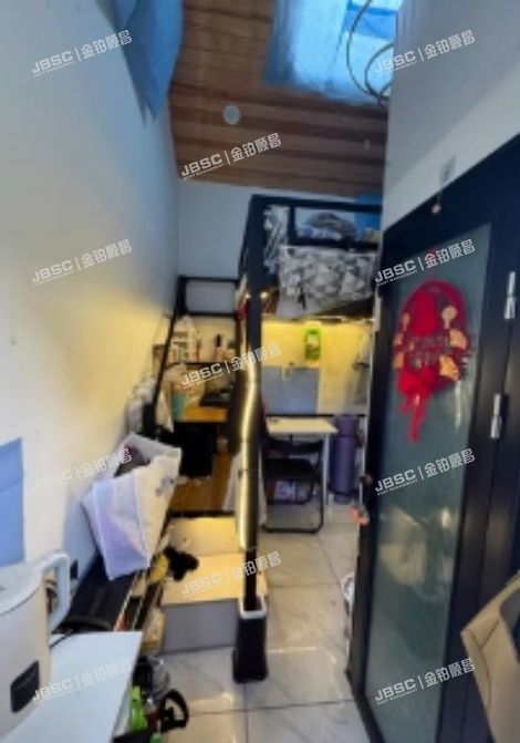 西城区 六合胡同10、12号18幢1层